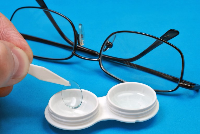 Важность плановых осмотров при ношении контактных линз